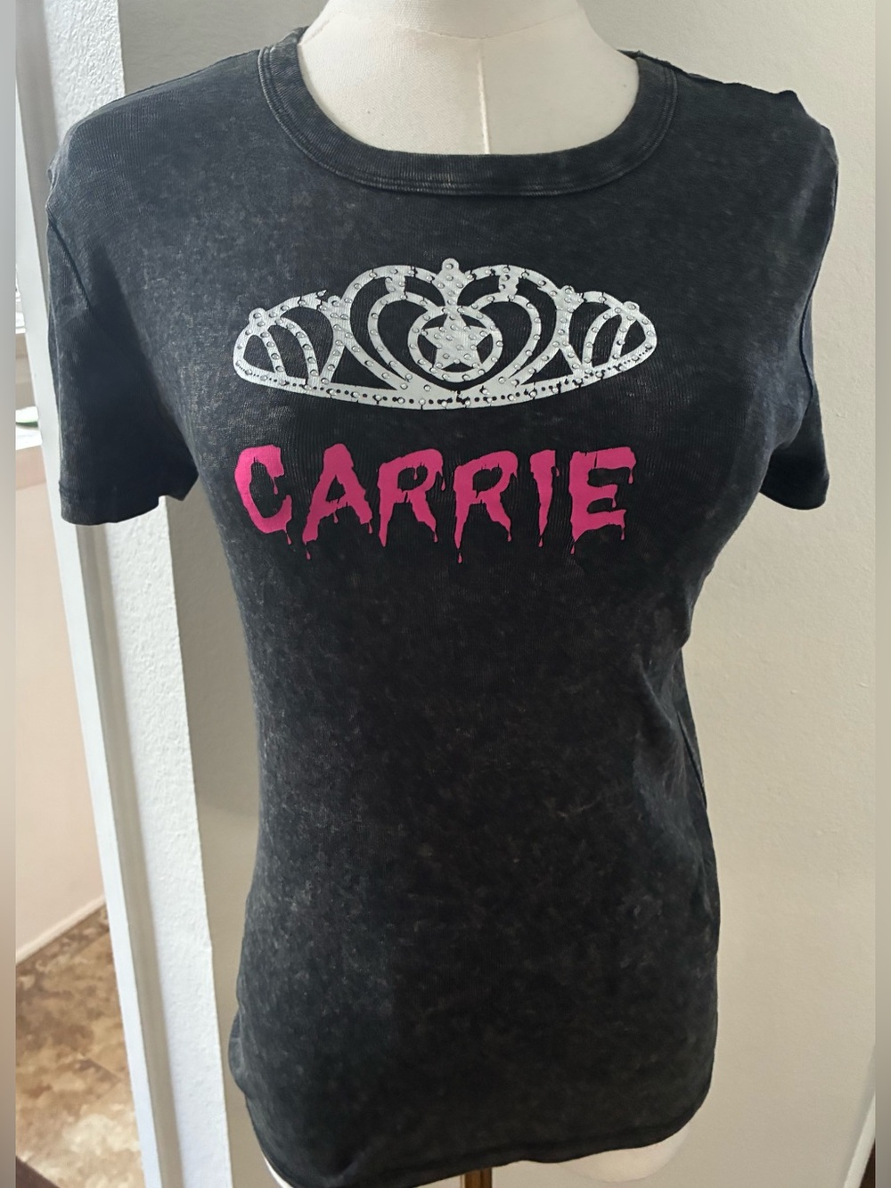 Carrie Stephen King Tee Shirt Halloween Black Top Rhinestones Fitted new
